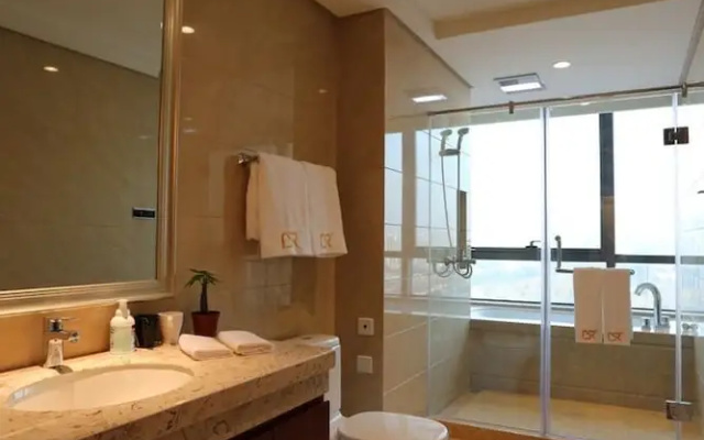 Han Luxury Holiday Hotel (Nanjing Greentown Crystal Blue Bay Baijiahu Subway Station Branch)