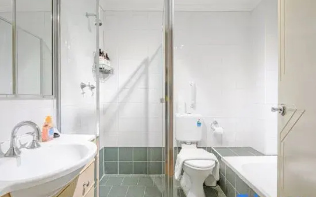 Burwood 2Br Lovely APT near Train with car parking