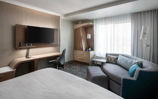 Courtyard Pullman