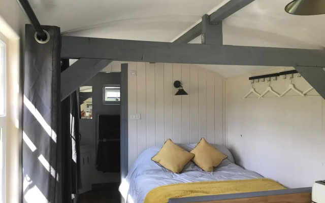 Charming Luxurious Rural Shepherds Hut