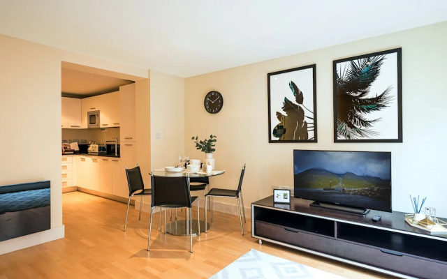 Impeccable 1-bed Apartment in London City