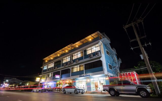 Отель Krabi Grand Place Hotel Таиланд, Краби - отзывы, цены и фото номеров - забронировать отель Krabi Grand Place Hotel онлайн вид на фасад