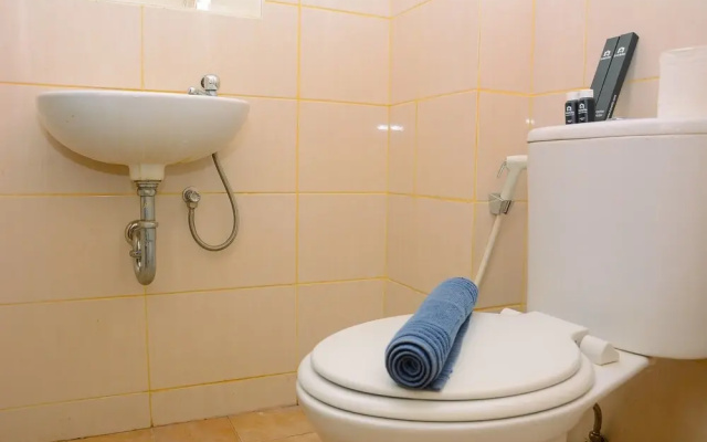 Fully Furnished Studio with Queen Bed at Dave Apartment