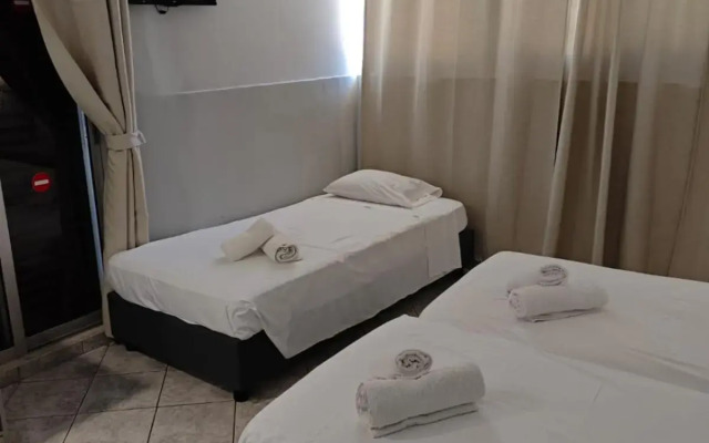 Karis Hotel