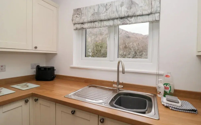 Yewdale View Apartment