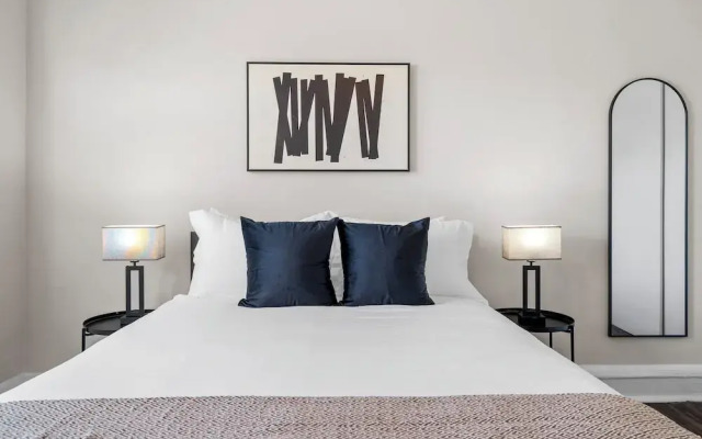 Modern 1BR - Kenwood 501