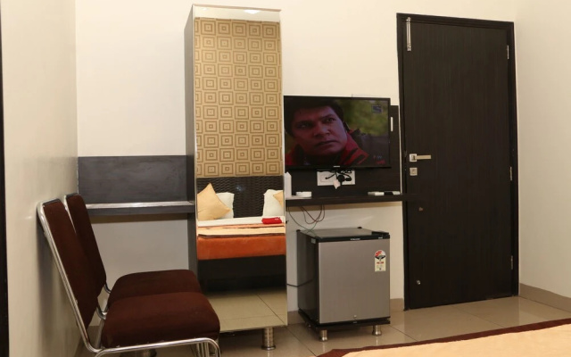 OYO 1075 Hotel City Home