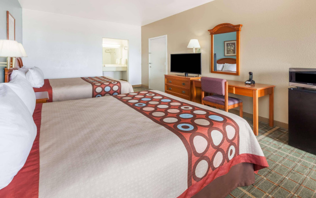 Super 8 By Wyndham Forney/East Dallas