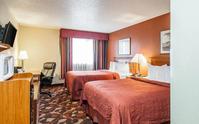 Quality Inn & Suites Kansas City I-435N Near Sports Complex