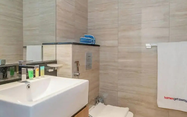 Elegant High Floor 2BR Urban Oasis