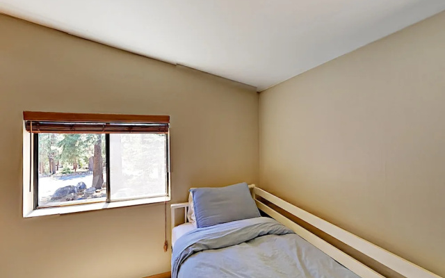 4BR 3BA Tahoe Donner House by RedAwning