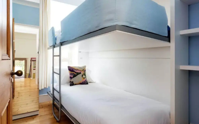 Charming 4 Bed House in London