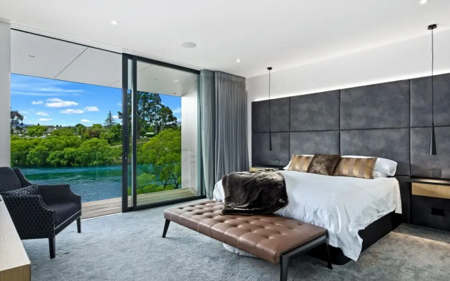 Bespoke Paradise on WIlliam Rees