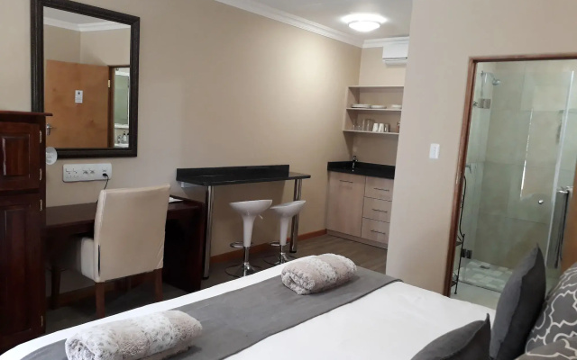 17 on Bird Guest House
