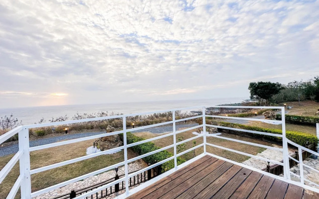 Cliff Villa