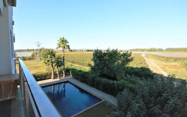 Wonderful Apartment in St Pere Pescador With Communal Pool