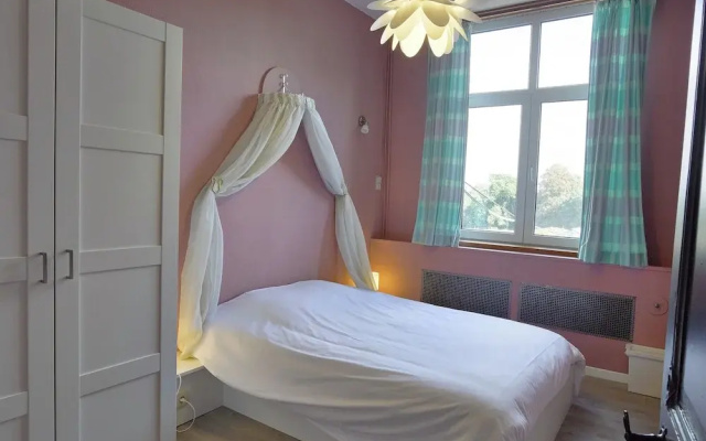Spacious Holiday Home With Private Garden