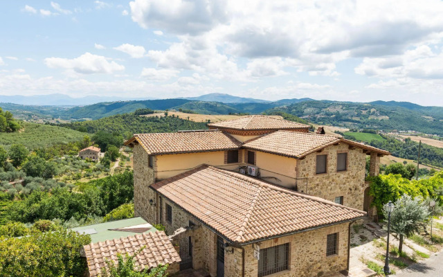 Classy Holiday Home in Collazzone with Whirlpool