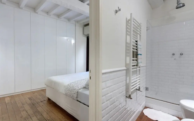 Central Duomo Apartment With Fast Wifi