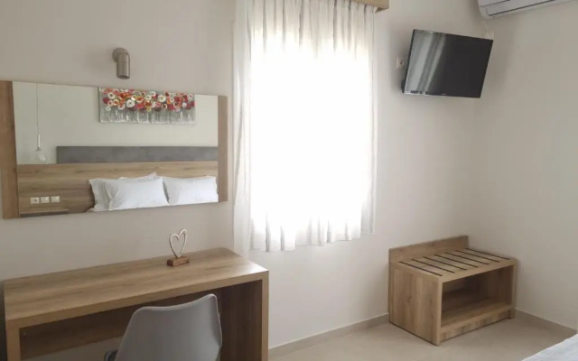 Chrysanthe's Apartments No1