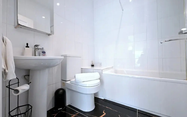 Close to Tube - Free Parking - Pet Friendly