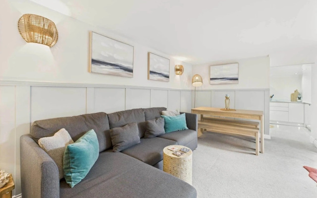 Host Stay Surf Jewel