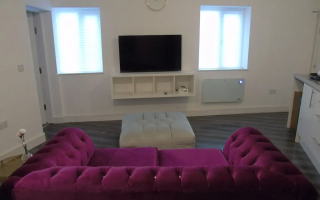 Inviting 1-bed Ground Floor Apartment in Bolton