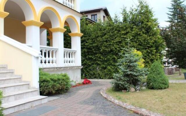 Отель Modern Castle вид на фасад