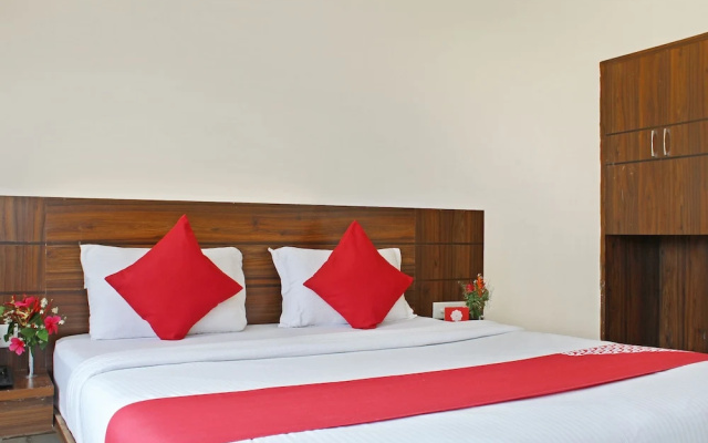 OYO 22692 Flagship Strand Resort