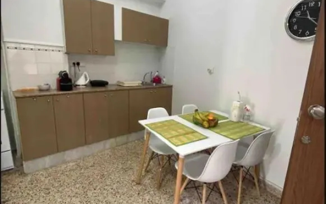 2 bedroom apt in Ermou 4 minute walk beach