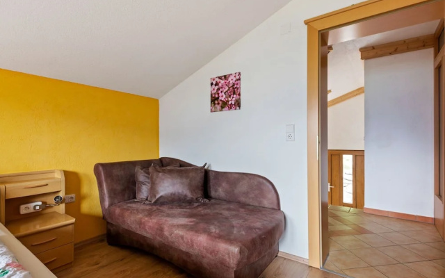 Sunlit Apartment near Ski Area in Hollersbach im Pinzgau