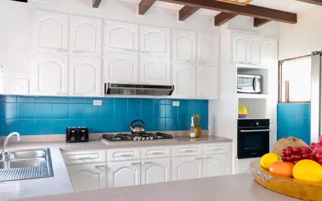 Villa Allegra Family Vacation Home w Pool BBQ