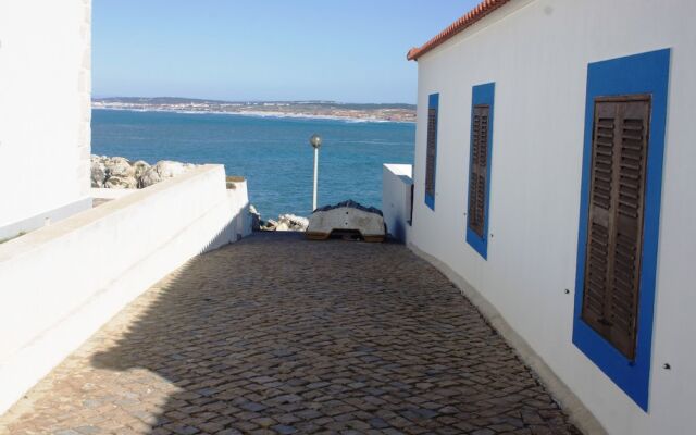 Апартаменты Saudade Peniche Apartment