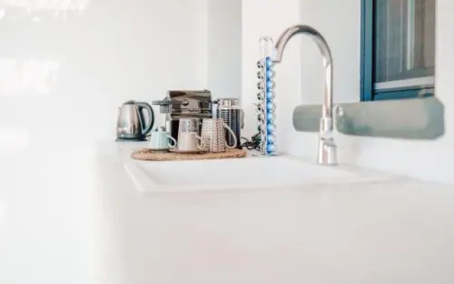 Ble Kythnos Suites