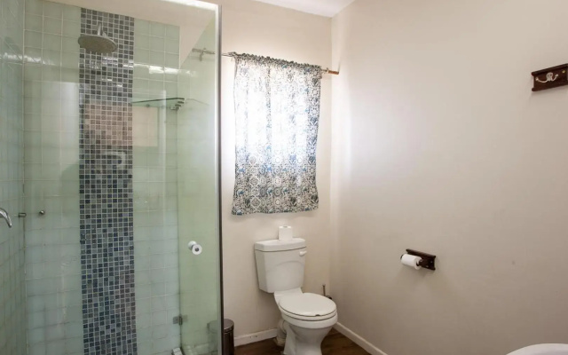 Bedrock Family 2 x Rooms 8 Sleeper with Kitchenette