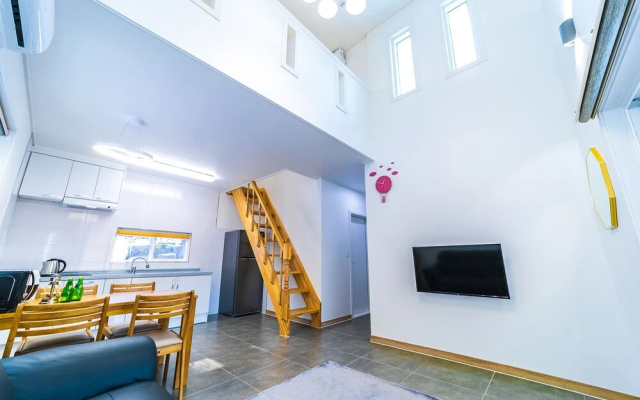 Hyovely House