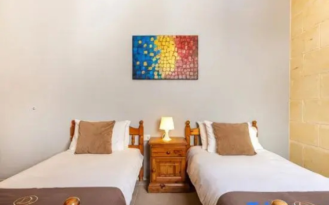 Nadurija - 4 bedrooms (sleeps 8+2 kids) Nadur village