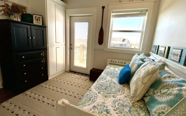 Sea Hag 3 Bedroom Home by RedAwning