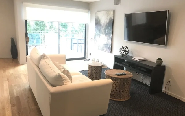 888 Hilgard