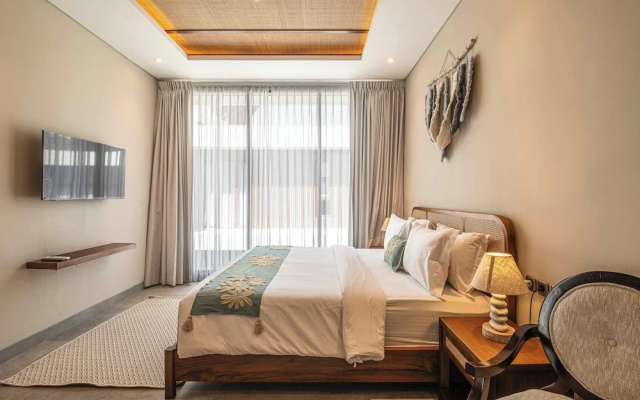 5-br Beach Villa in Canggu Overlooking Rice Fields