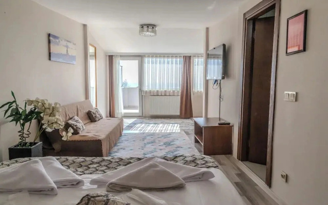 City Hall Apart Hotel