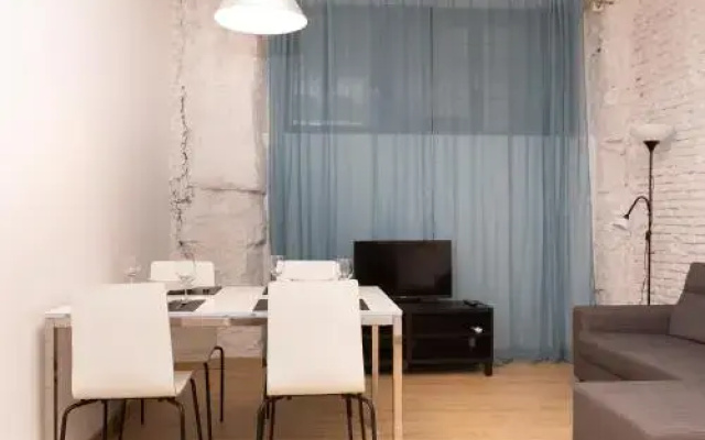 Beautiful 2-bedroom Flat In The City Center