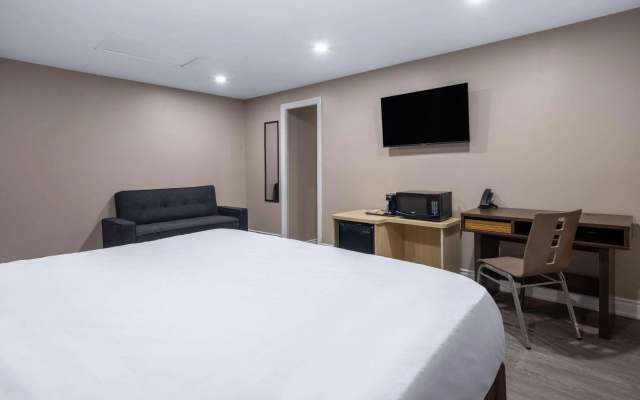 Super 8 by Wyndham Niagara Falls ON