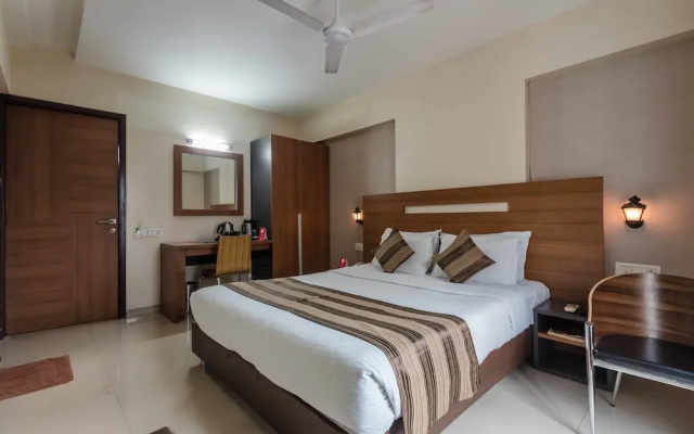 OYO 6833 Hotel Tanish Residency