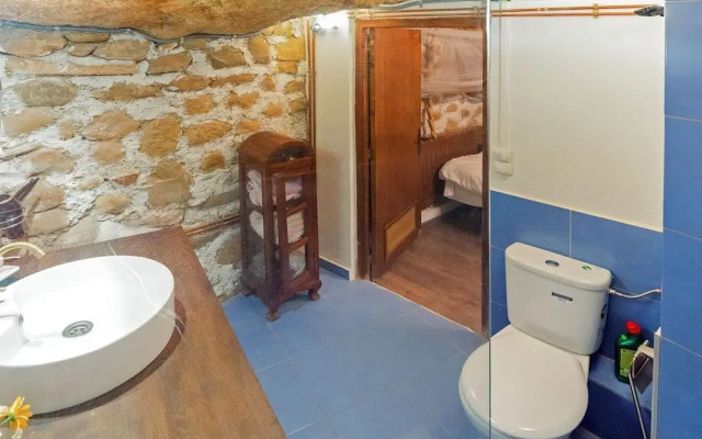 Rustic Holiday Home in Tolva near Mont Rebei Lake