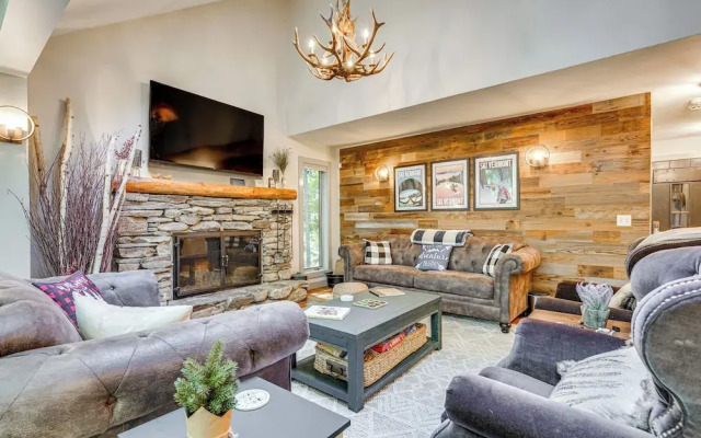 Vermont Mountain Retreat: The Antler House