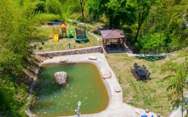 Anji Xianquan Yunlin Xijian Holiday Homestay