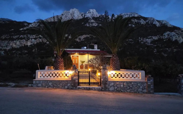 Reisis Family Residence