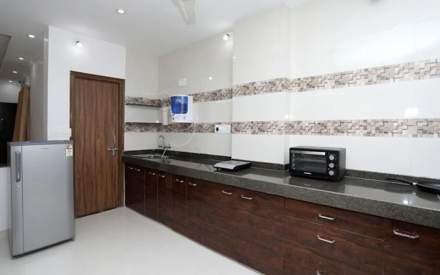 OYO 10059 Home Modern 2BHK Gulabh Bagh