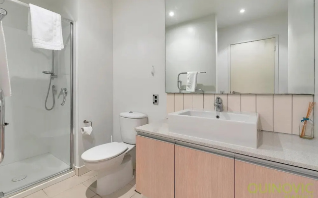 QV Large Stylish Viaduct Apartment - 772